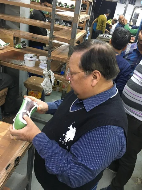 Guided on-floor quality inspection